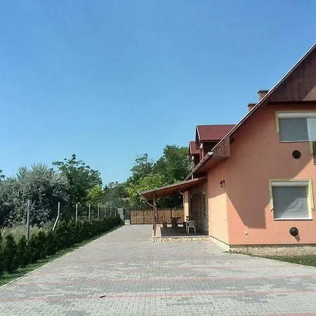Апартаменты Relax Apartman
