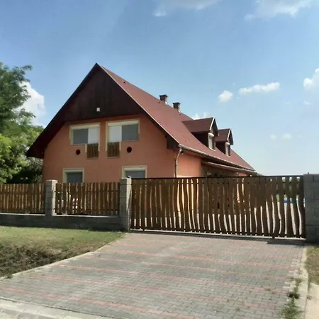 Relax Apartman * Шиофок